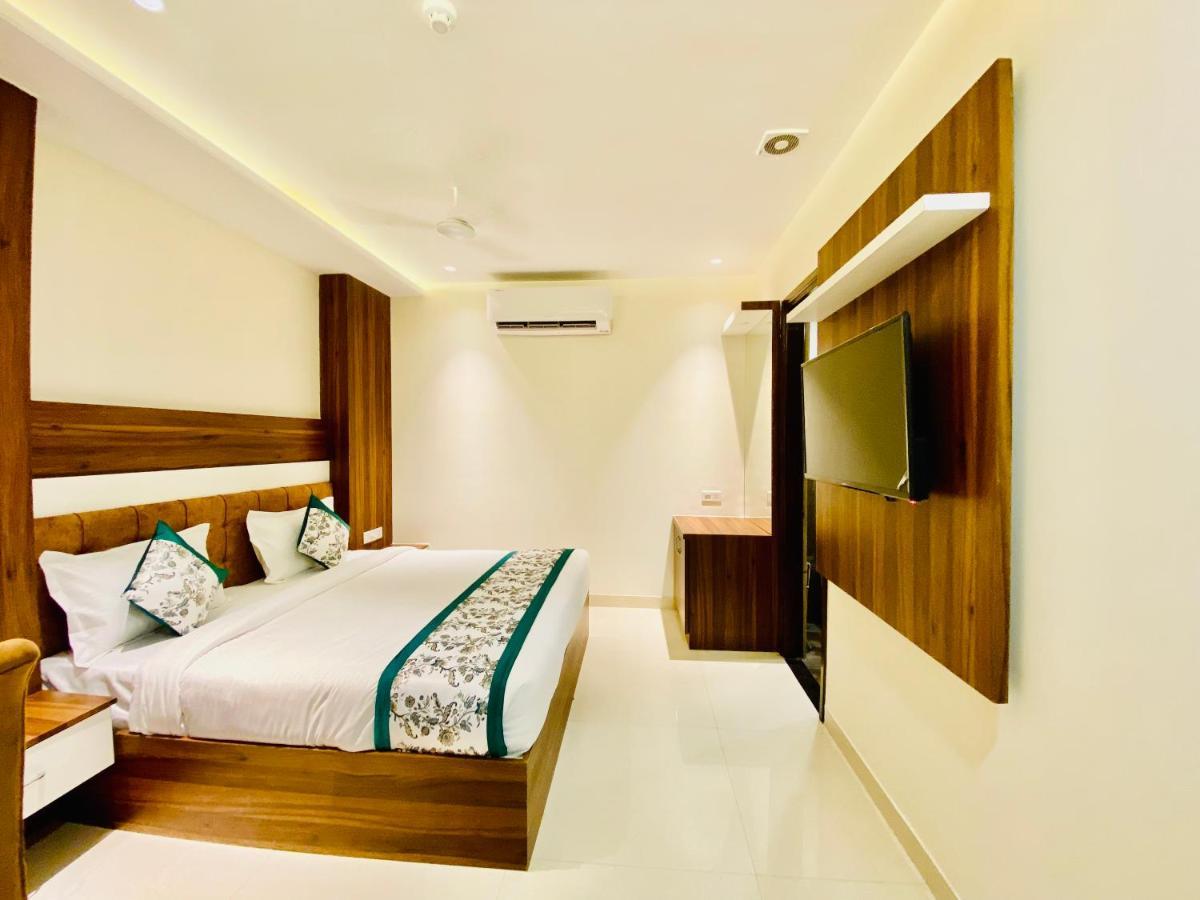 אמריצר Hotel White מראה חיצוני תמונה